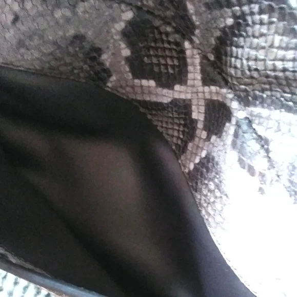 Henri Bendel Rare Snakeskin Convertible Handbag - Picture 11 of 13